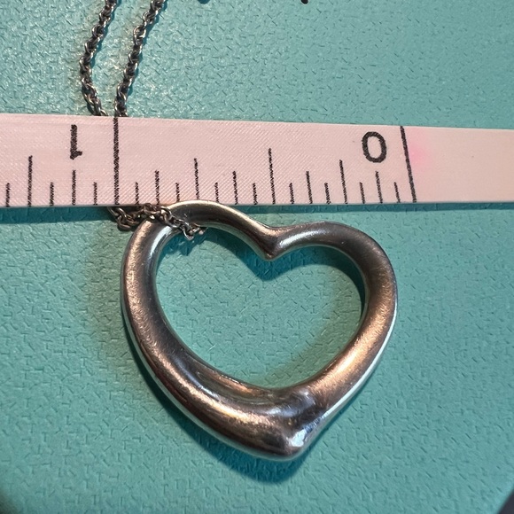 Tiffany & Co. Elsa Peretti large heart necklace with chain 16 inches. - Picture 2 of 7